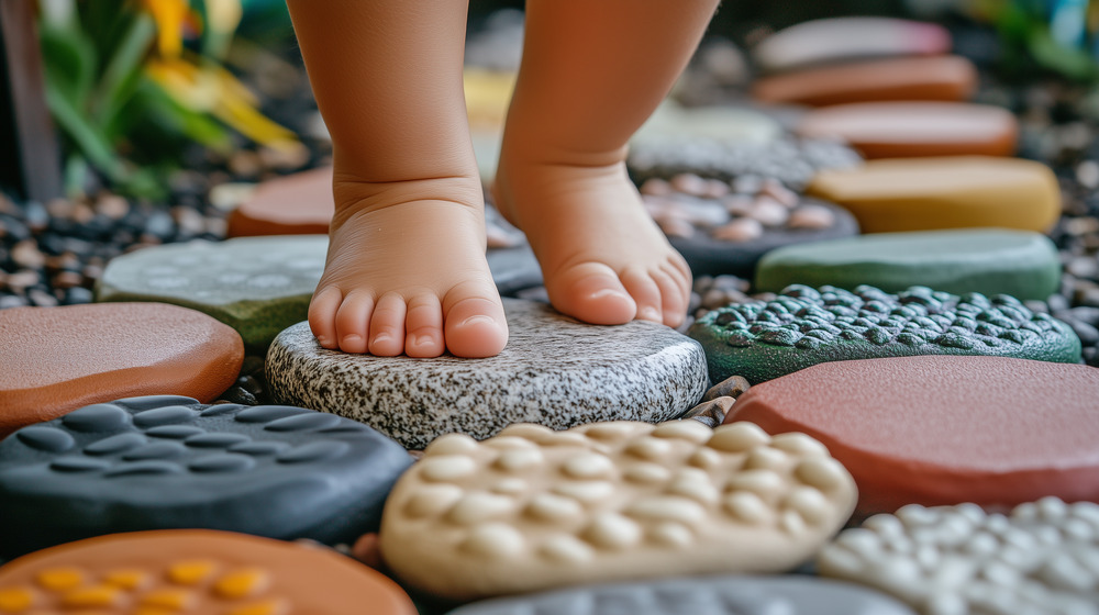 Il valore dei percorsi sensoriali nel gioco infantile