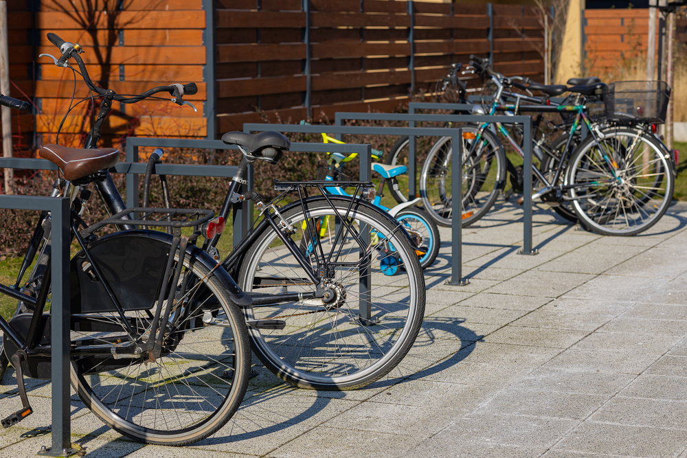 Soluzioni intelligenti per ogni spazio urbano: scegliere il giusto porta biciclette