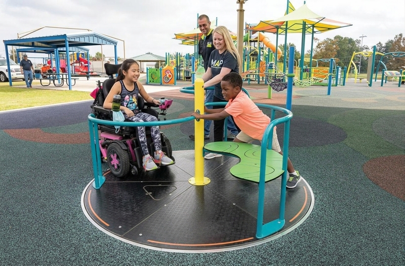 Parco giochi inclusivo: normativa e requisiti